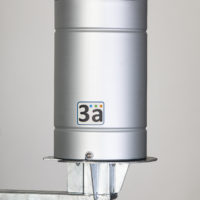 STAZIONE METEO Green Planet Bianco Plus. 7 Grandezze - Unità di acquisizione e trasmissione UMTS/LTE - Alimentazione autonoma 12V - Struttura bianca con piastra base in acciaio - Pluviometro in alluminio, bocca da 200 cm2 e bascula in acciaio - Görsel 2
