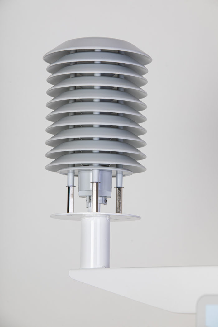 STAZIONE METEO Green Planet Bianco Base. 7 Grandezze - Unità di acquisizione e trasmissione UMTS/LTE - Alimentazione autonoma 12V - Struttura bianca con piastra base in acciaio - Pluviometro nero in materiale plastico, bocca da 300 cm2 e bascula in plastica - immagine 6